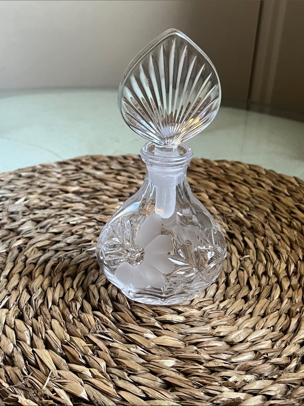 Vintage Clear Decorative Glass Perfume Bottle - Leaf Stopper